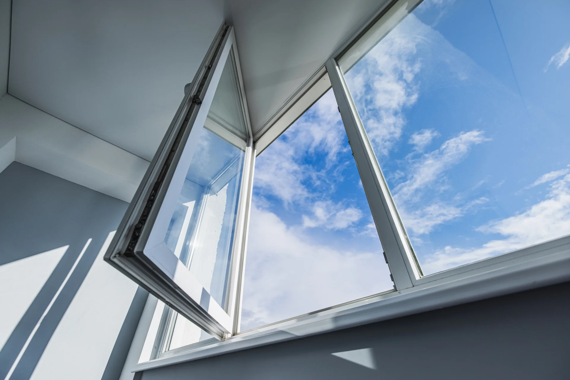 VLX 80 Casement Window in North Palm Beach, FL | Sightline Windows & Doors North Palm Beach - detail 1