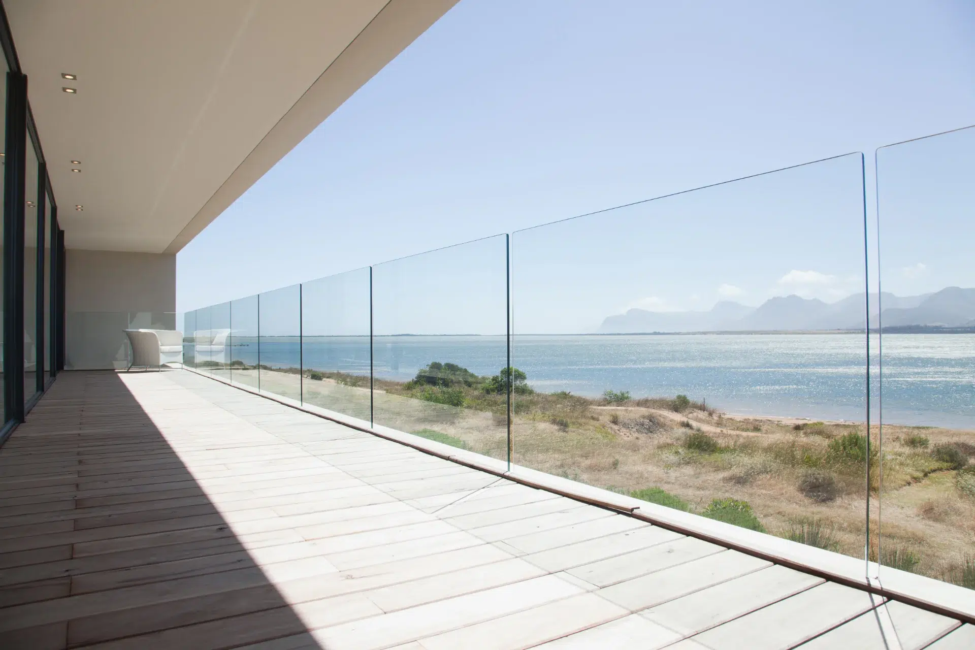 VLX 120 Glass Railing System in North Palm Beach, FL | Sightline Windows & Doors North Palm Beach - detail 1